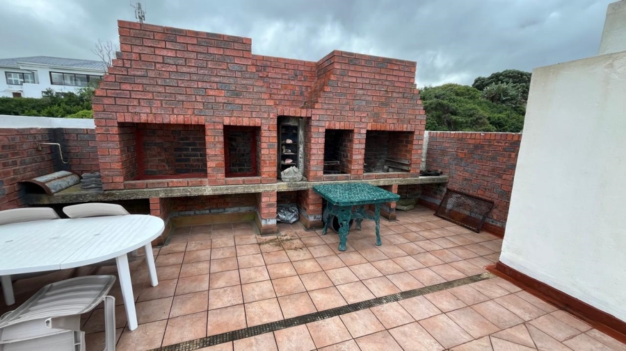 6 Bedroom Property for Sale in Oyster Bay Eastern Cape